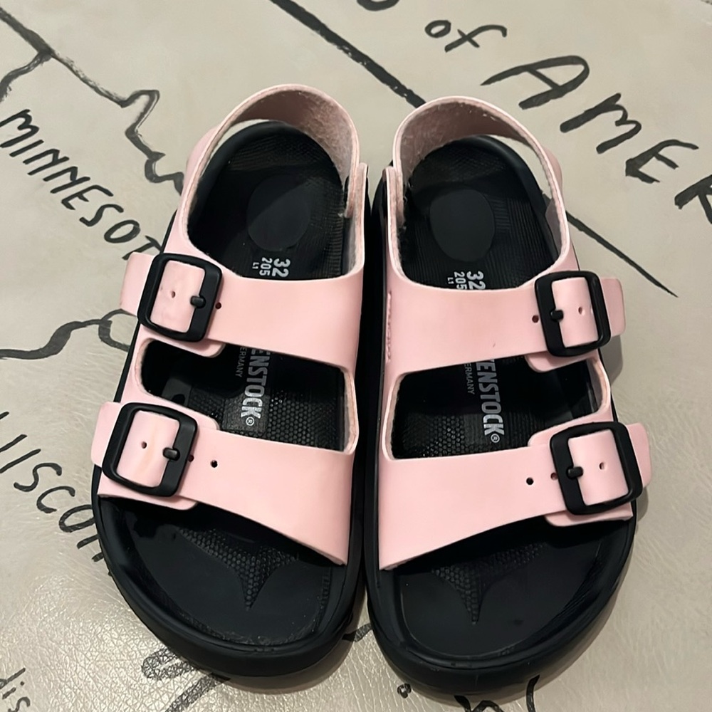 Like new- Birkenstock girl sandal